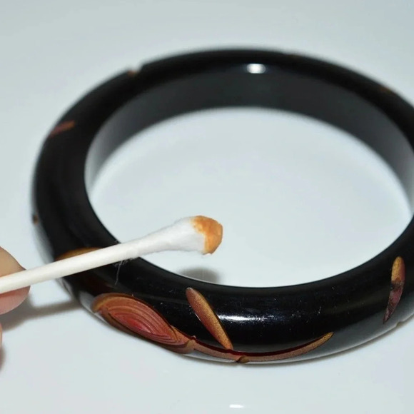 Carved Bakelite Bracelet - Picture 6 of 6